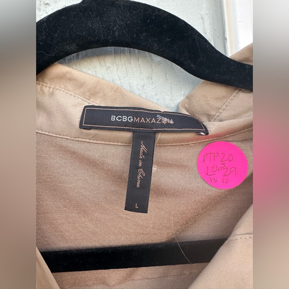 BCBGMaxAzaria Khaki Tan Button Down Rolltab Shirt - Picture 5 of 6